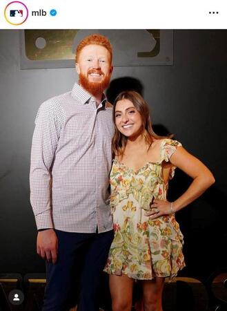 ＭＬＢ公式インスタグラム（ｍｌｂ）よりダスティン・メイ夫妻