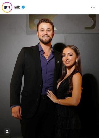 ＭＬＢ公式インスタグラム（ｍｌｂ）よりスレード・セコーニ夫妻