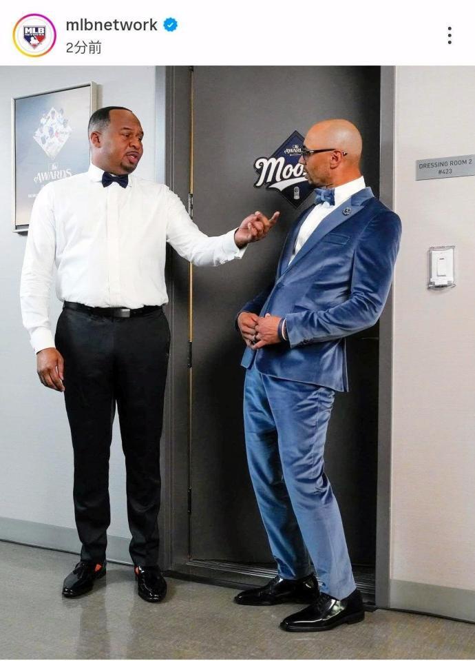 　やり取りするベッツとロイ・ウッドJr.。ＭＬＢネットワークの公式インスタグラム（ｍｌｂｎｅｔｗｏｒｋ）より