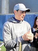 　ドジャース・大谷のＭＶＰ受賞を受け、取材に答える花巻東・佐々木監督