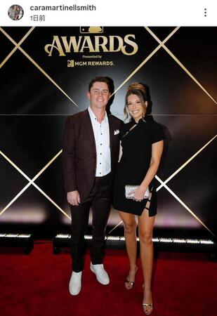 　スミスの妻・カラさんのインスタグラム（ｃａｒａｍａｒｔｉｎｅｌｌｓｍｉｔｈ）より 
