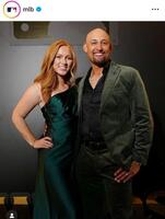 ＭＬＢ公式インスタグラム（ｍｌｂ）よりロイス・ルイス夫妻