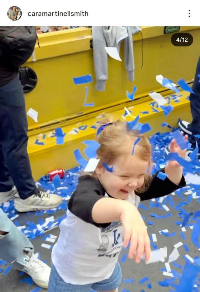 　スミスの妻・カラさんのインスタグラム（ｃａｒａｍａｒｔｉｎｅｌｌｓｍｉｔｈ）より