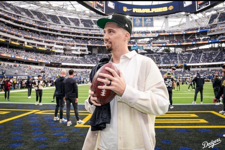 　ラムズ戦に訪れたドジャースのブレーク・スネル投手（ロサンゼルス・ドジャース提供）