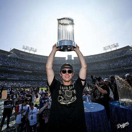 【写真】白目むいて口ぽか～んなカルロスｗ　変な寝顔なのに癒しオーラがすごい