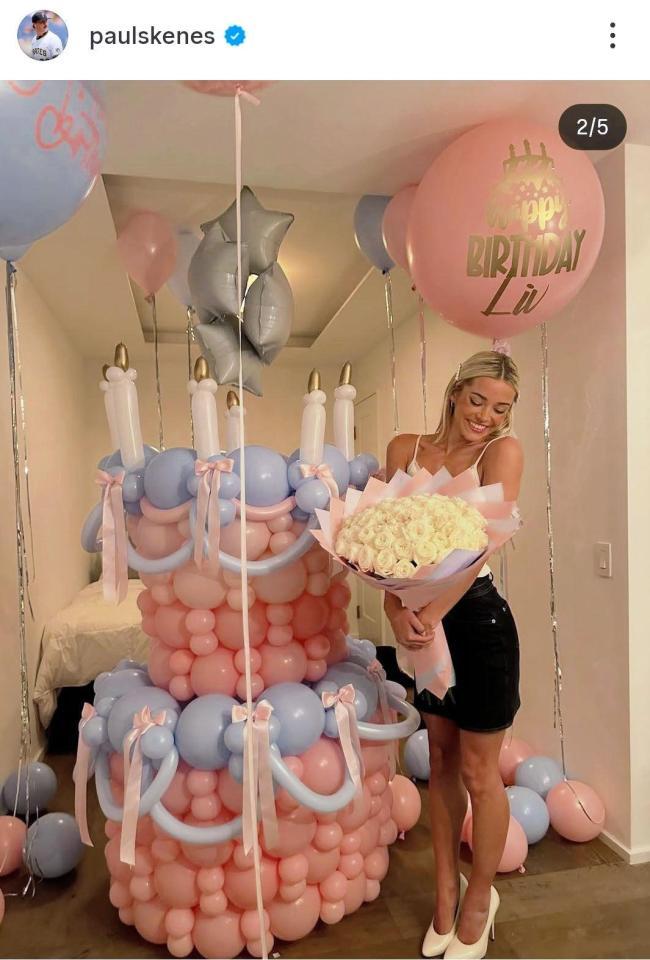 オリビア・ダンさんの誕生日を祝福したスキーンズのインスタグラム＠ｐａｕｌｓｋｅｎｅｓ（１０月２日付）より