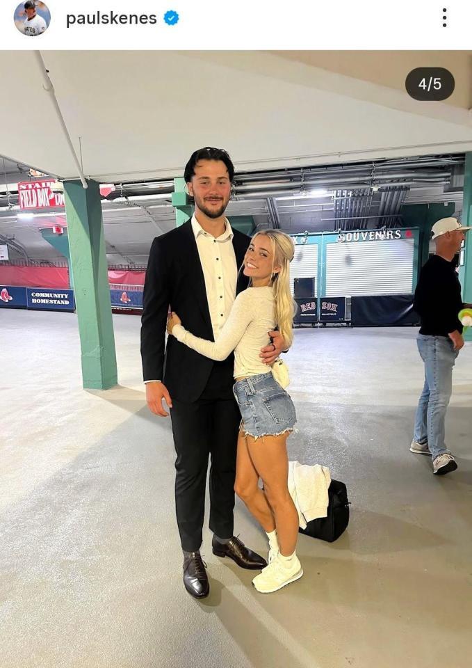 オリビア・ダンさんの誕生日を祝福したスキーンズのインスタグラム＠ｐａｕｌｓｋｅｎｅｓ（１０月２日付）より