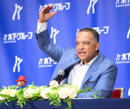 　「木下グループＣＭ第二弾制作発表会」で大谷翔平の活躍について語るドジャース・デーブ・ロバーツ監督（撮影・伊藤笙子）