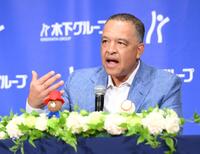 　大谷翔平らドジャース所属の日本人選手のＷＢＣ出場について語るドジャース・デーブ・ロバーツ監督（撮影・伊藤笙子）