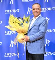 　「木下グループＣＭ第二弾制作発表会」に登場したドジャース・デーブ・ロバーツ監督（撮影・伊藤笙子）