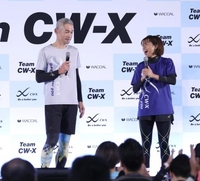 　イベントに登場したイチロー氏（左）と福士加代子氏（撮影・佐々木彰尚）