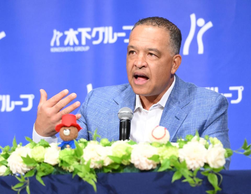 　大谷翔平らドジャース所属の日本人選手のＷＢＣ出場について語るドジャース・デーブ・ロバーツ監督（撮影・伊藤笙子）