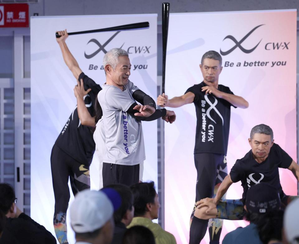 　ストレッチをするイチロー氏（撮影・佐々木彰尚）