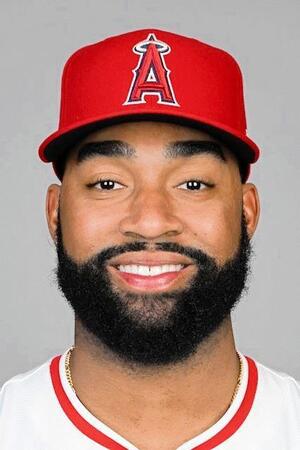 大谷翔平の元同僚　エンゼルス２６歳がプロポーズ！サプライズ演出、婚約者との２ショに祝福の嵐「美しいカップル！」