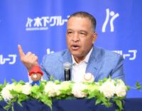 　大谷翔平らドジャース所属の日本人選手のＷＢＣ出場について語るドジャース・デーブ・ロバーツ監督（撮影・伊藤笙子）