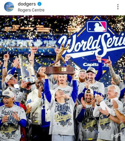 　ワールドシリーズ連覇を果たし、歓喜のドジャース。公式インスタグラム＠ｄｏｄｇｅｒｓ（１１月９日付）より