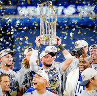 　ワールドシリーズ連覇を果たし、歓喜のドジャース。公式インスタグラム＠ｄｏｄｇｅｒｓ（１１月９日付）より