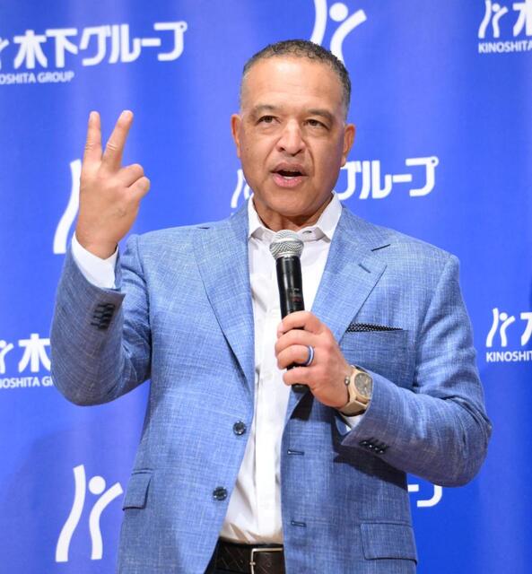 希少な自伝 ボビー・ロブスン代表監督 ラムゼーのあと最も成果を出した監督 希少な自伝 ボビー・ロブスン代表監督 ラムゼーのあと最も成果を出した監督