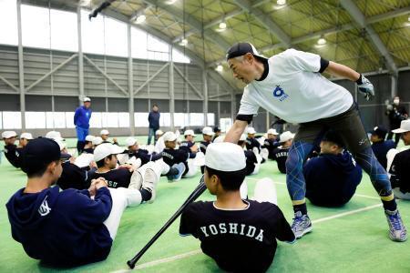 イチローさん、福岡で野球指導　神宮大会覇者の九国大付高に