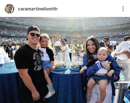 　スミスの妻・カラさんのインスタグラム（ｃａｒａｍａｒｔｉｎｅｌｌｓｍｉｔｈ）より