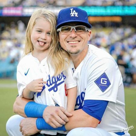 【写真】キケ・ヘルナンデス「私の人生」激カワ長女と一緒にメリーゴーランド パパと愛娘の貴重な時間を公開→笑顔が素敵すぎる!