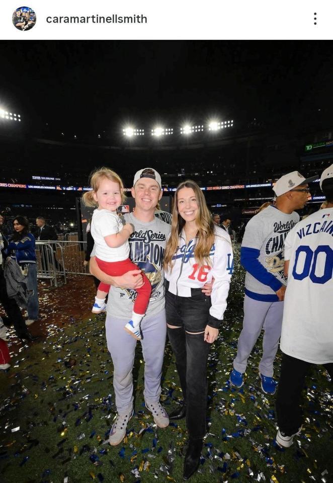 　スミスの妻・カラさんのインスタグラム（ｃａｒａｍａｒｔｉｎｅｌｌｓｍｉｔｈ）より