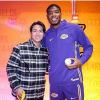 　八村（右）と対面した山本（ロサンゼルス・ドジャース提供）