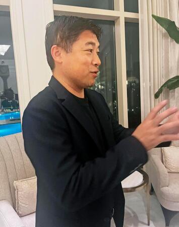 　取材に応じる、カブス・今永の代理人を務めるオクタゴン社の長谷川嘉宣アジア統括本部長（共同）