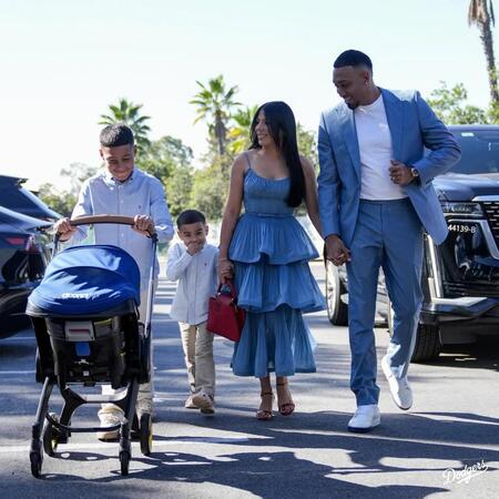 　家族とドジャースタジアムを訪れるディアス（ロサンゼルス・ドジャース提供）