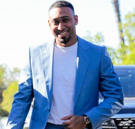 　クラブハウスへ入るディアス（ロサンゼルス・ドジャース提供）