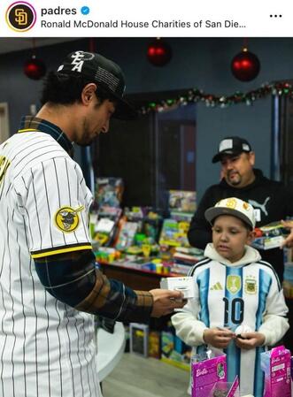 パドレス公式インスタグラム（ｐａｄｒｅｓ）より