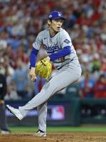 　地区シリーズ第１戦で日米を通じて初セーブを挙げた佐々木＝１０月