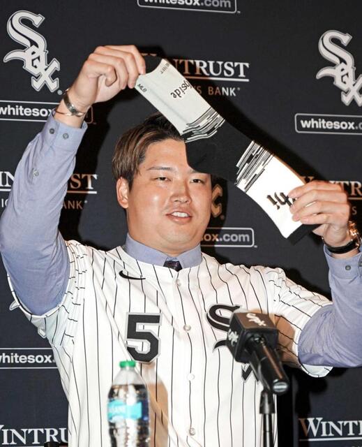 村上宗隆「白い靴下」持参で笑い誘った Wソックス入団会見 来年3月