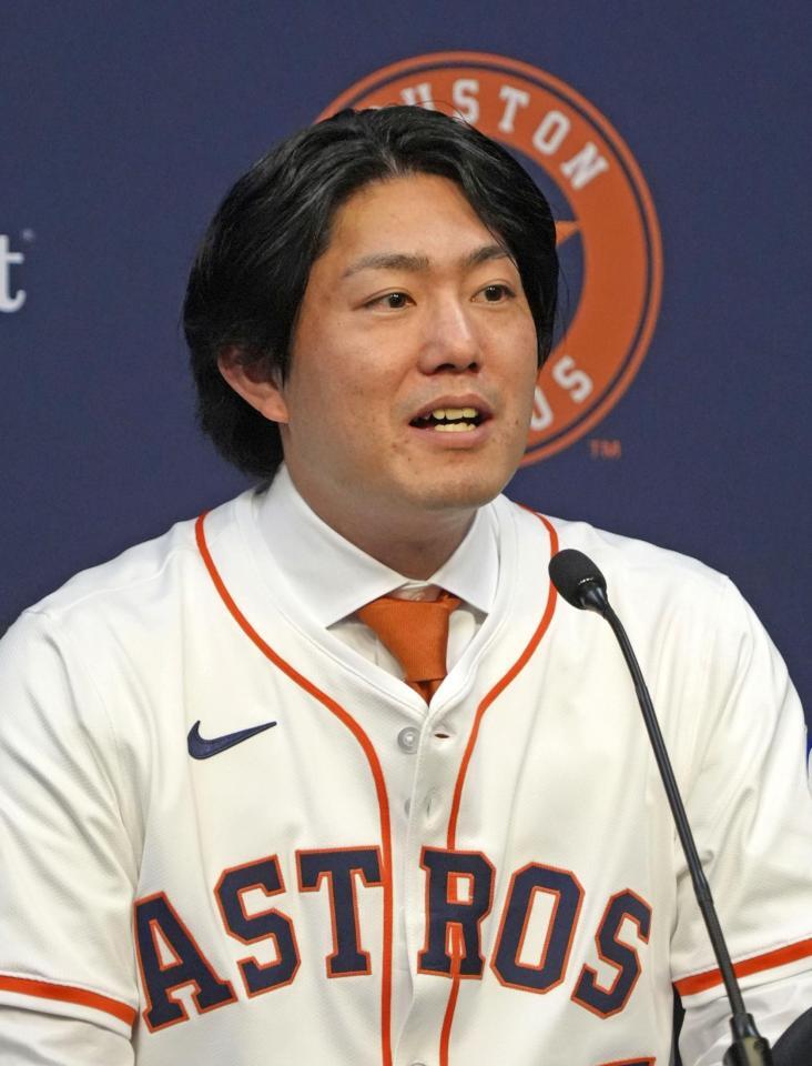 　米大リーグ、アストロズの入団記者会見に臨む今井達也投手（共同）