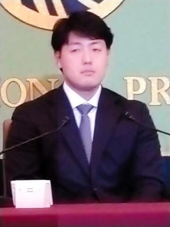 　日本記者クラブで会見した岡本（撮影・伊藤玄門）