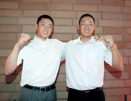 盛岡大付時代の松本裕樹（現ソフトバンク）と智弁学園時代の岡本和真（右）