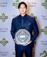 全米野球記者協会ニューヨーク支部の夕食会に出席した大谷（ロサンゼルス・ドジャース提供）