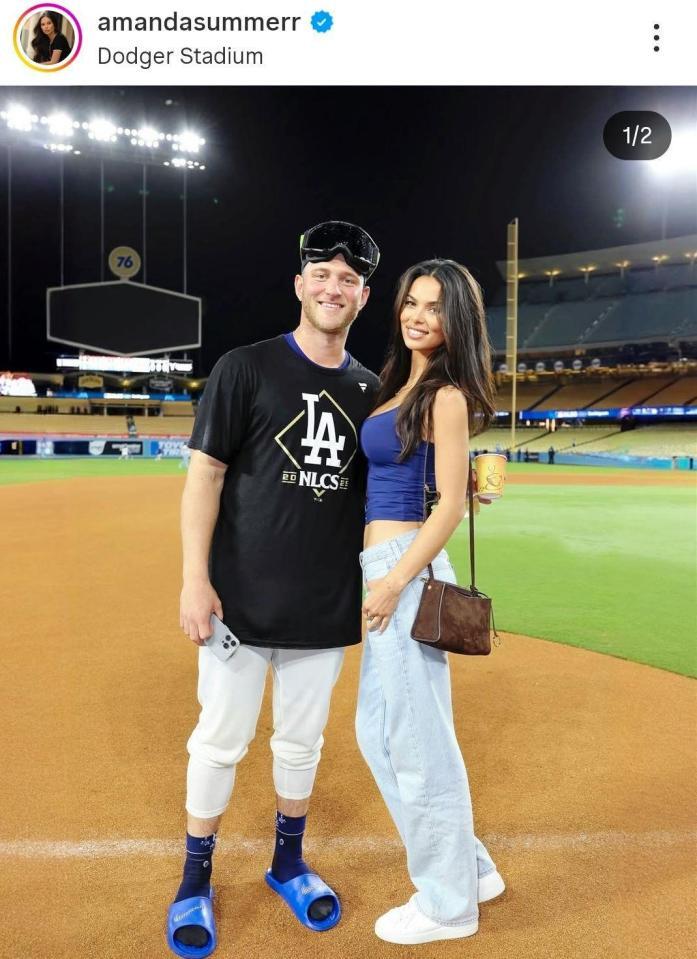 カスパリウスと。アマンダさんのインスタグラム＠ａｍａｎｄａｓｕｍｍｅｒｒ（１０月１２日付）より