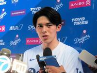 取材に応じる佐々木朗希（撮影・小林信行）