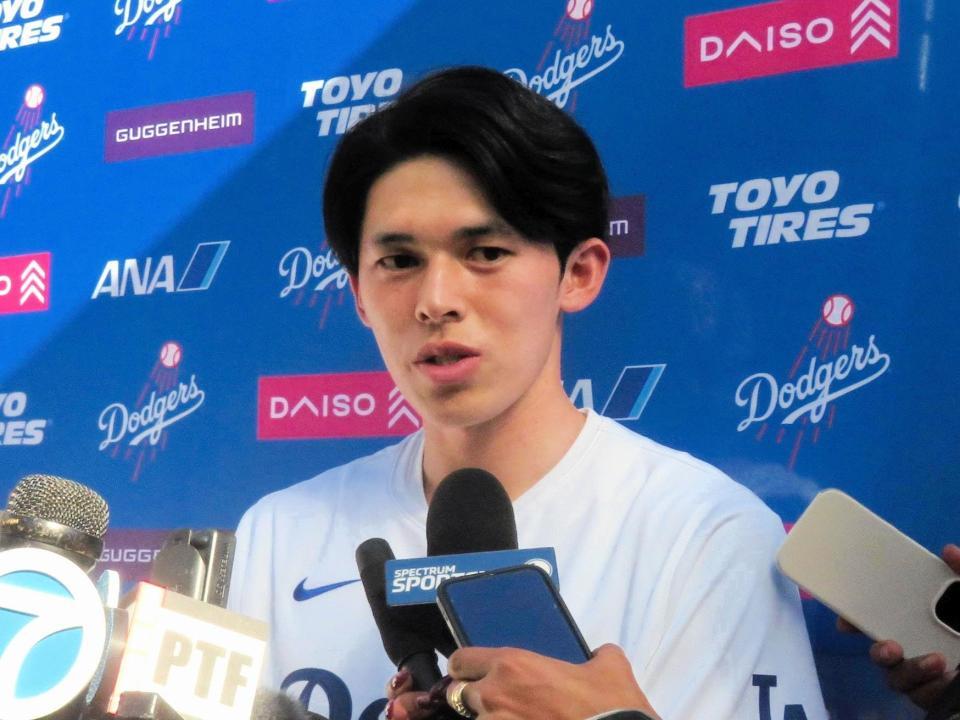 取材に応じる佐々木朗希（撮影・小林信行）