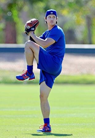 　キャッチボールするドジャース・大谷（共同）
