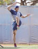 　ウオーミングアップするドジャース・大谷（共同）