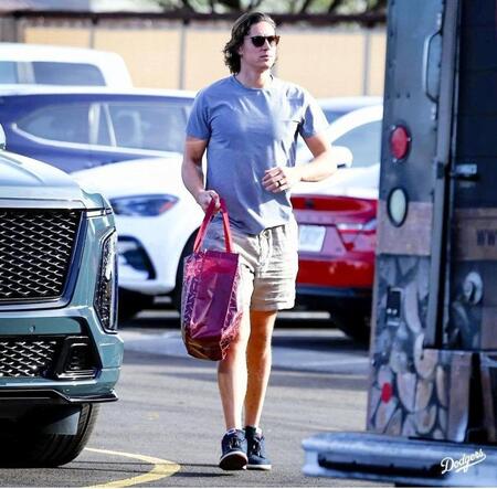 　キャンプ施設に入るグラスノー（ロサンゼルス・ドジャース提供）