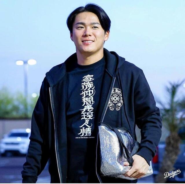 黒髪の山本由伸がめちゃオシャレ！