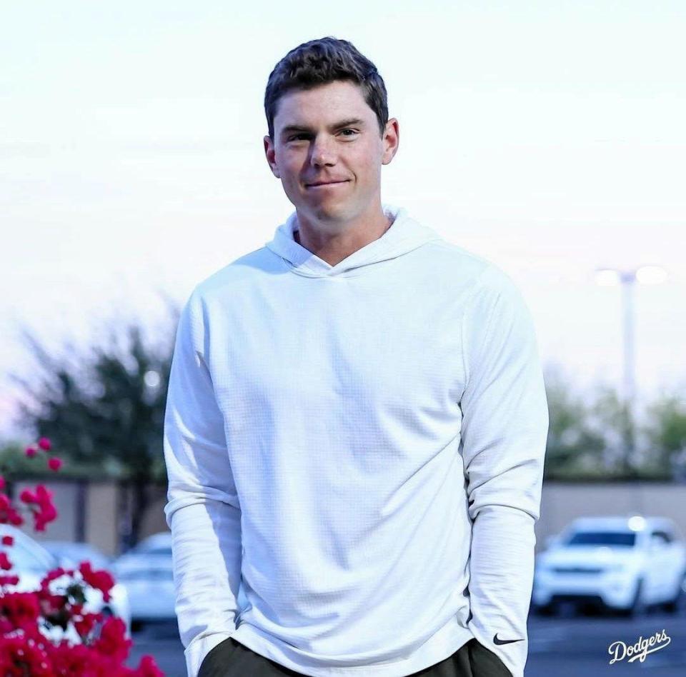 　キャンプ施設に入るスミス（ロサンゼルス・ドジャース提供）