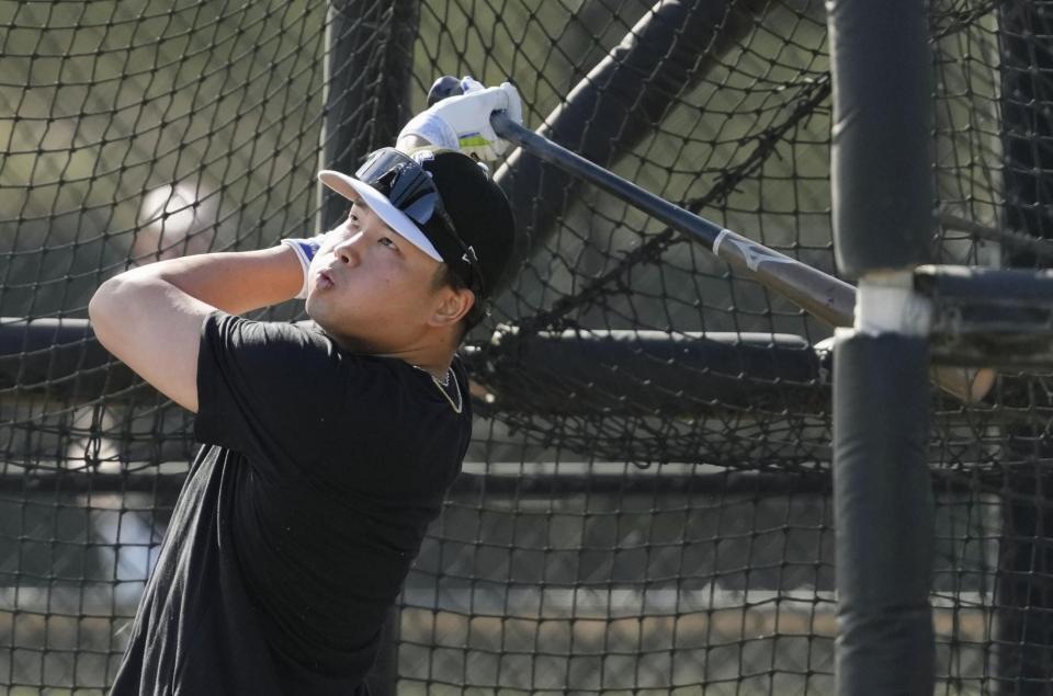 　打撃練習するホワイトソックス・村上＝グレンデール（共同）
