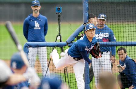 　実戦形式に登板したドジャース・山本（共同）