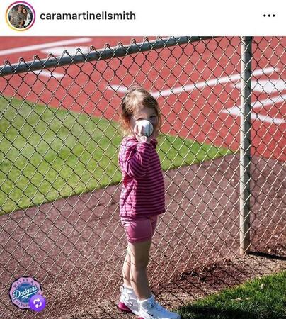 カラ・スミスさんのインスタグラム（ｃａｒａｍａｒｔｉｎｅｌｌｓｍｉｔｈ）より