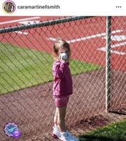 カラ・スミスさんのインスタグラム（ｃａｒａｍａｒｔｉｎｅｌｌｓｍｉｔｈ）より