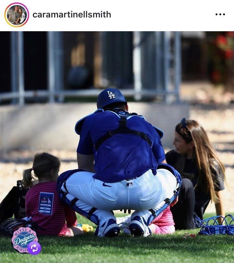 カラ・スミスさんのインスタグラム（ｃａｒａｍａｒｔｉｎｅｌｌｓｍｉｔｈ）より